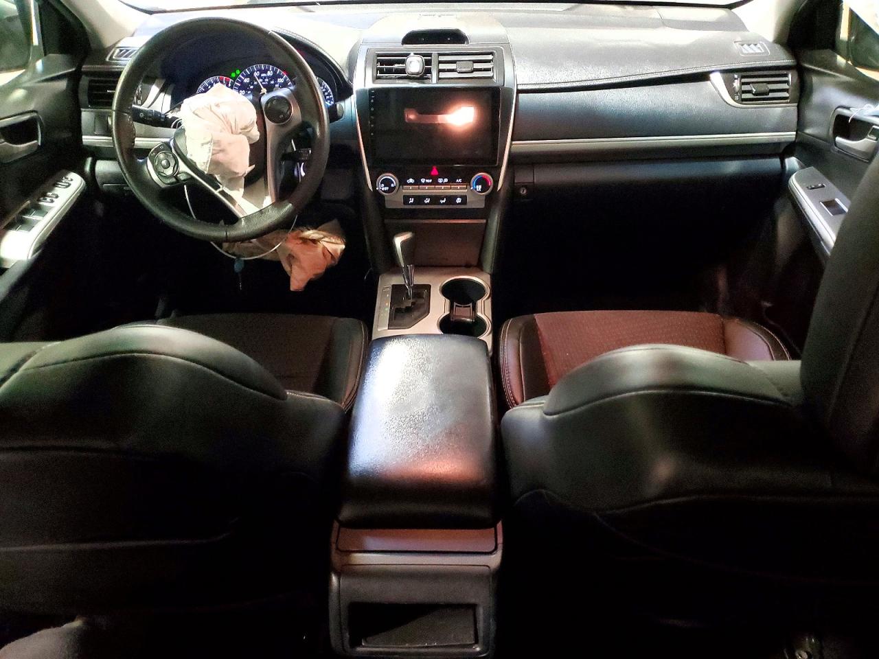 2012 TOYOTA CAMRY SE photo 15