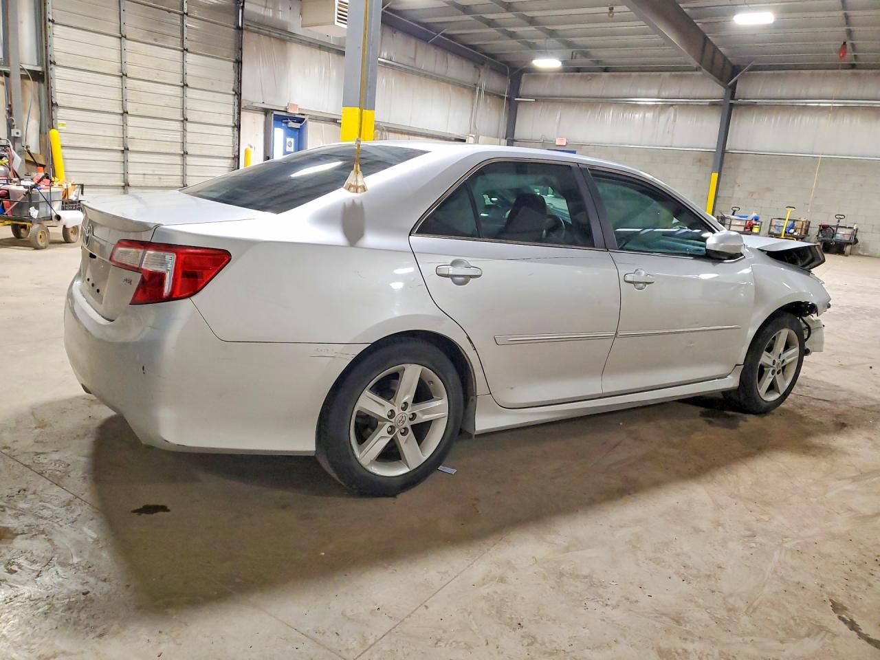 2012 TOYOTA CAMRY SE photo 5
