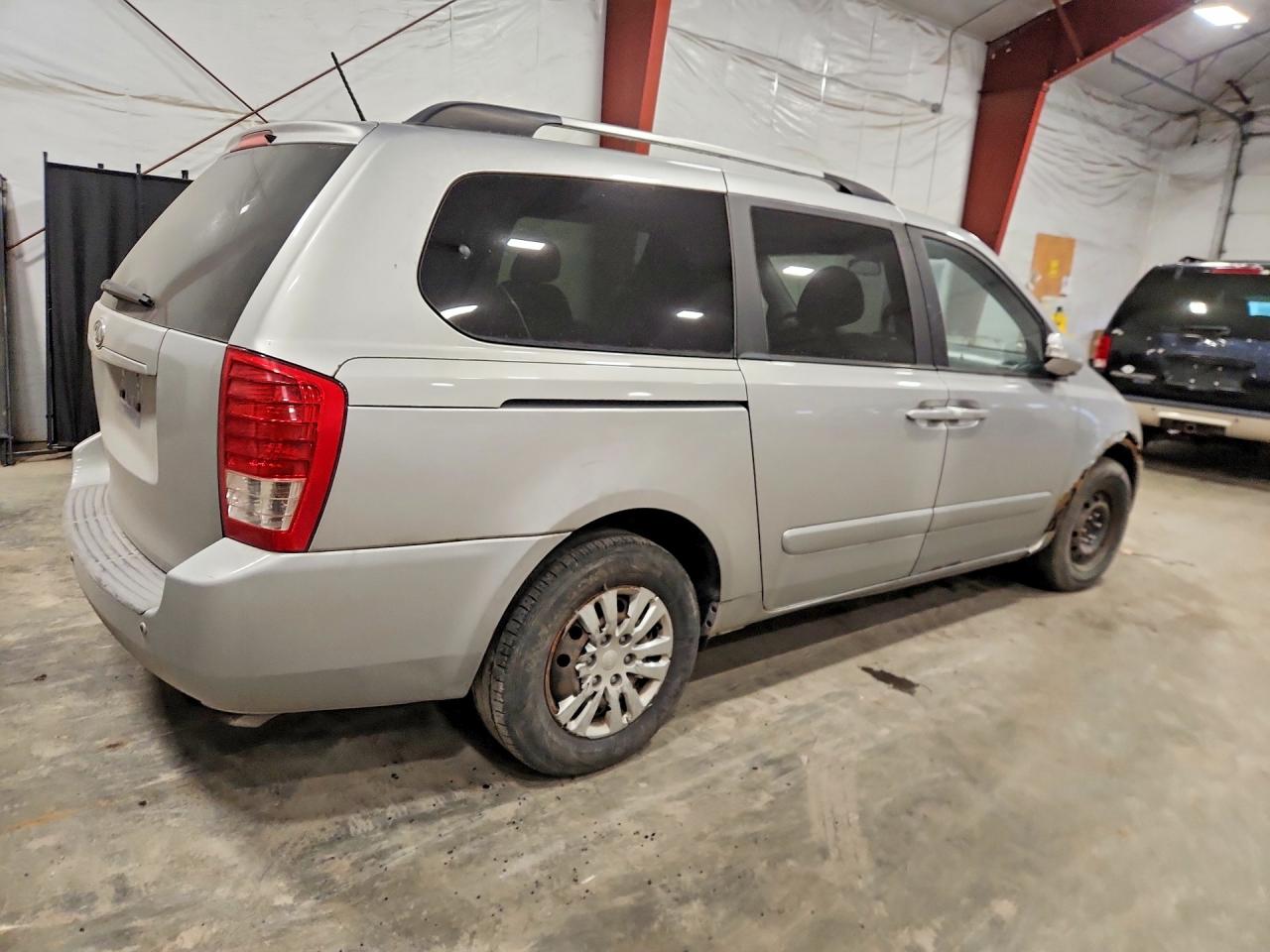 2011 KIA SEDONA LX photo 5