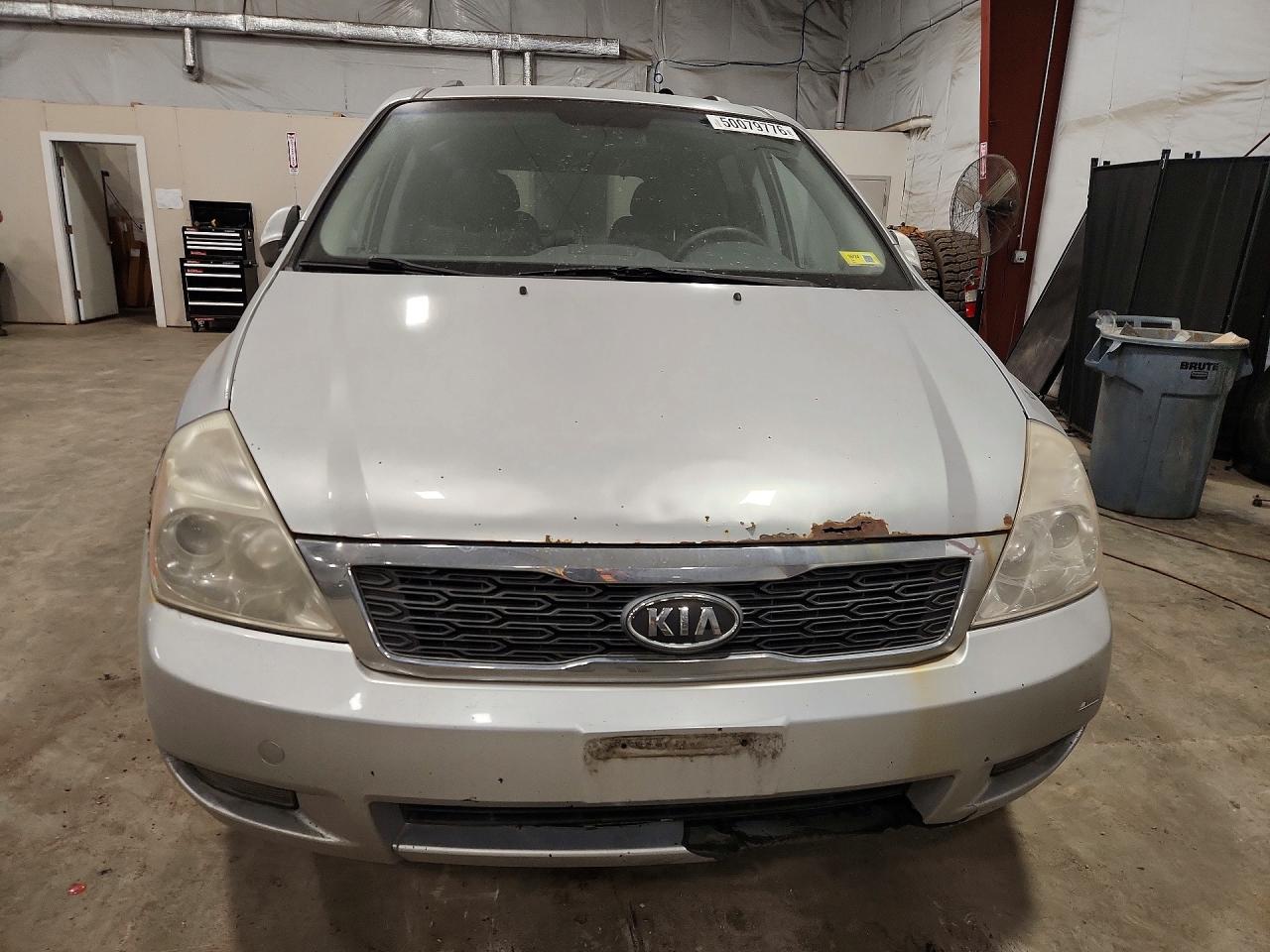 2011 KIA SEDONA LX photo 9
