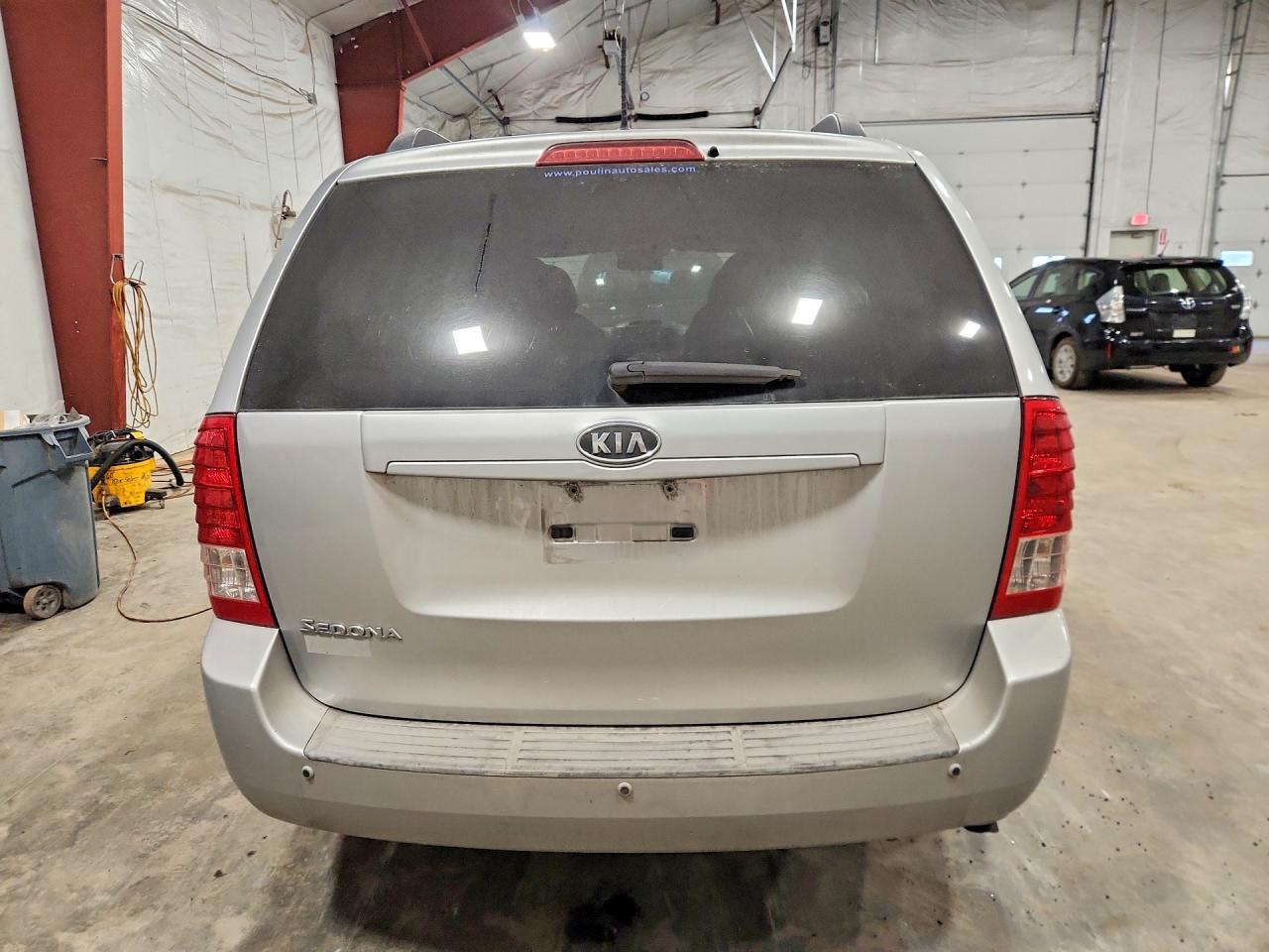 2011 KIA SEDONA LX photo 11