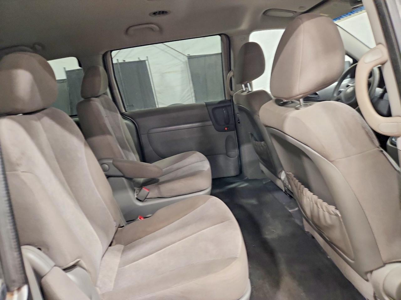 2011 KIA SEDONA LX photo 21