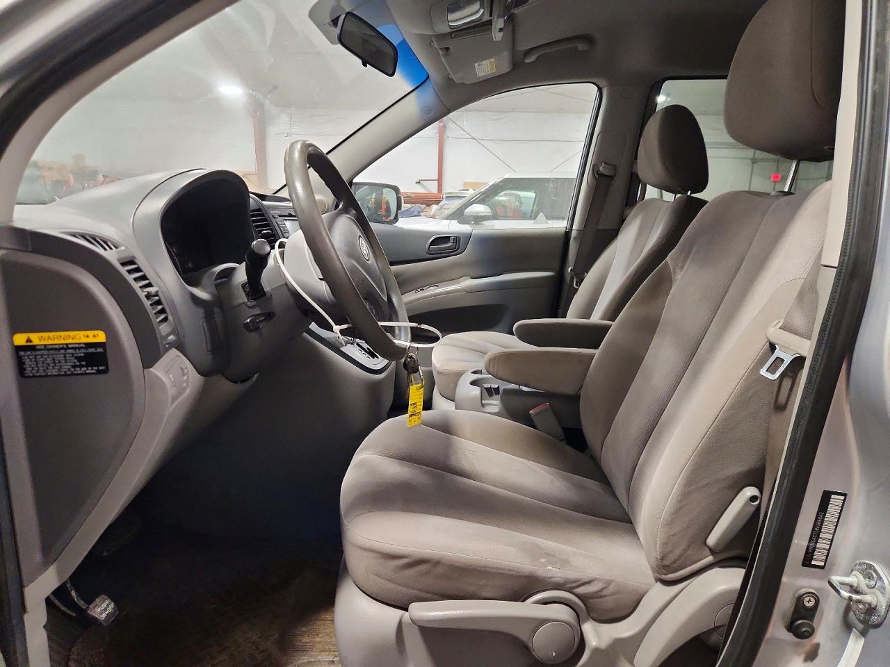 2011 KIA SEDONA LX photo 13
