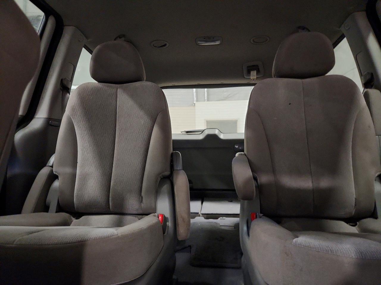 2011 KIA SEDONA LX photo 19