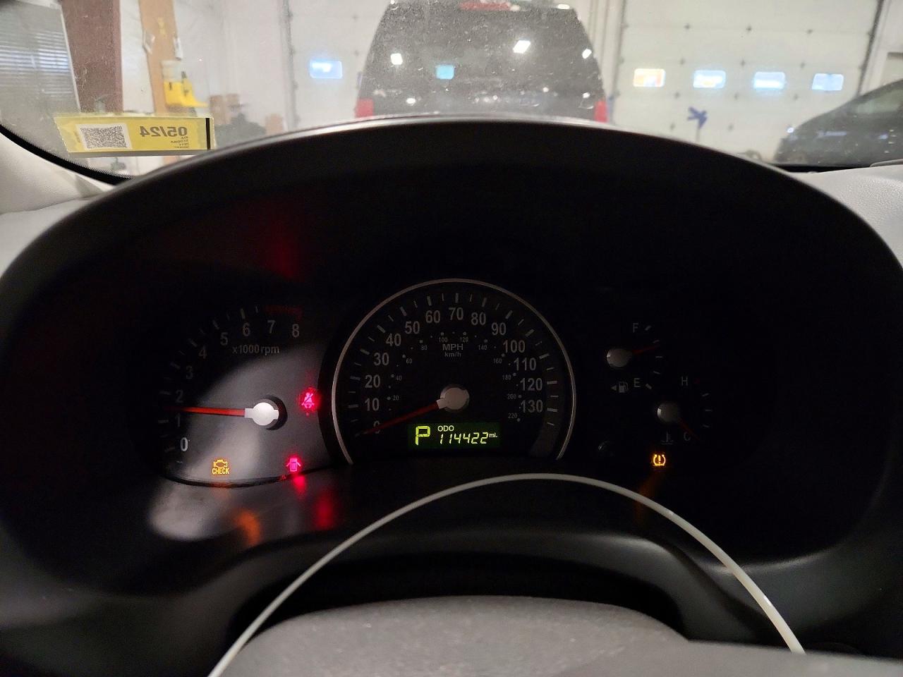 2011 KIA SEDONA LX photo 17