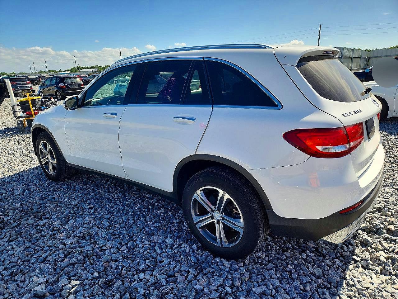 2017 MERCEDES-BENZ GLC 300 photo 4