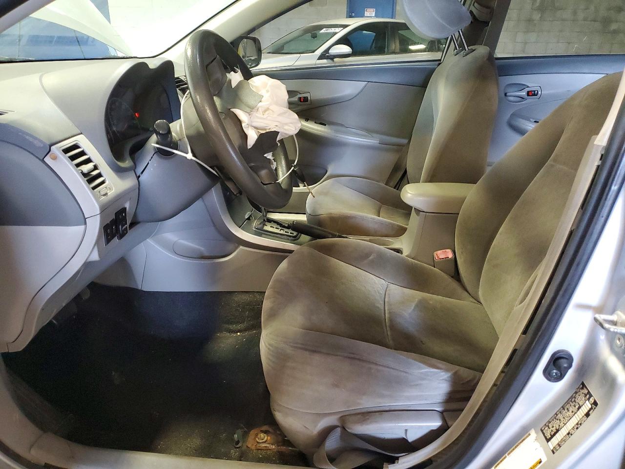 2009 TOYOTA COROLLA LE photo 13