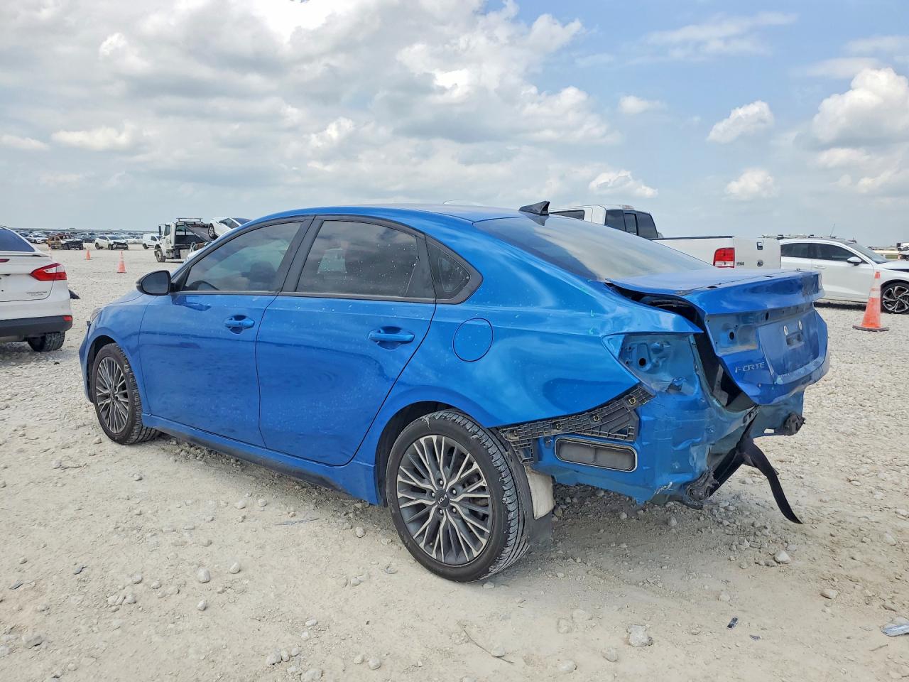 2024 KIA FORTE GT LINE photo 3