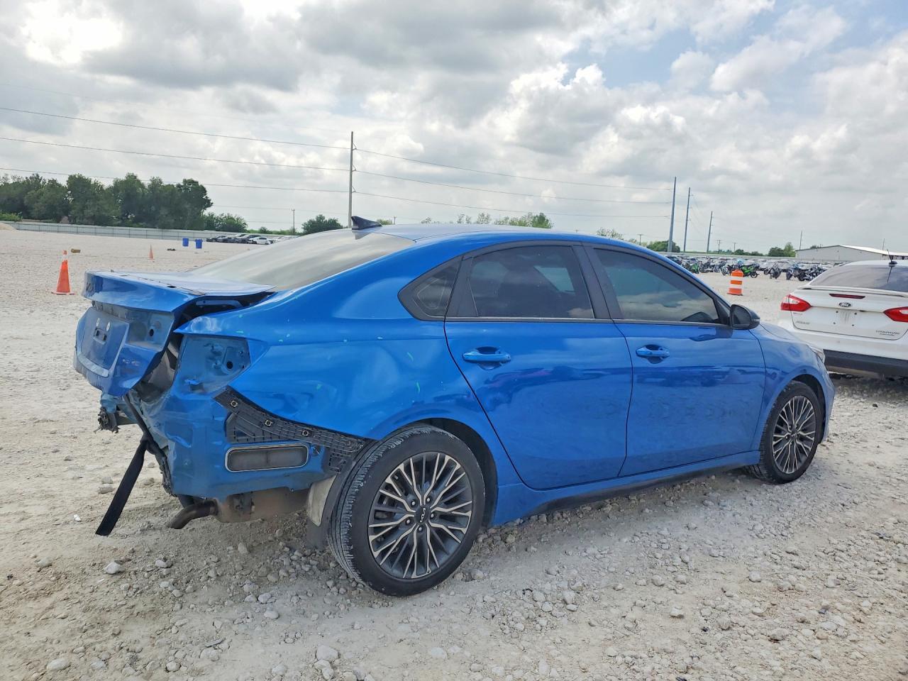 2024 KIA FORTE GT LINE photo 5