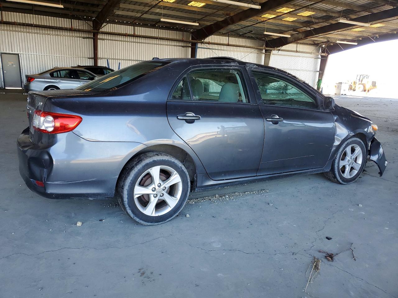 2011 TOYOTA COROLLA LE photo 5