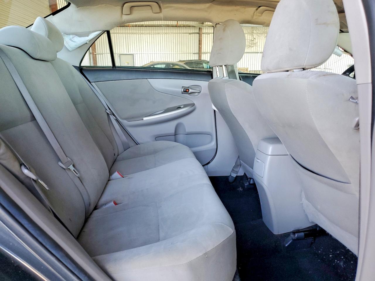 2011 TOYOTA COROLLA LE photo 19