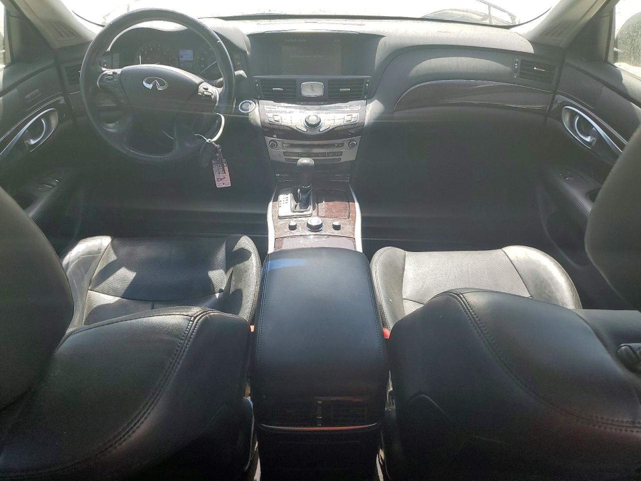 2015 INFINITI Q70L 3.7 photo 15