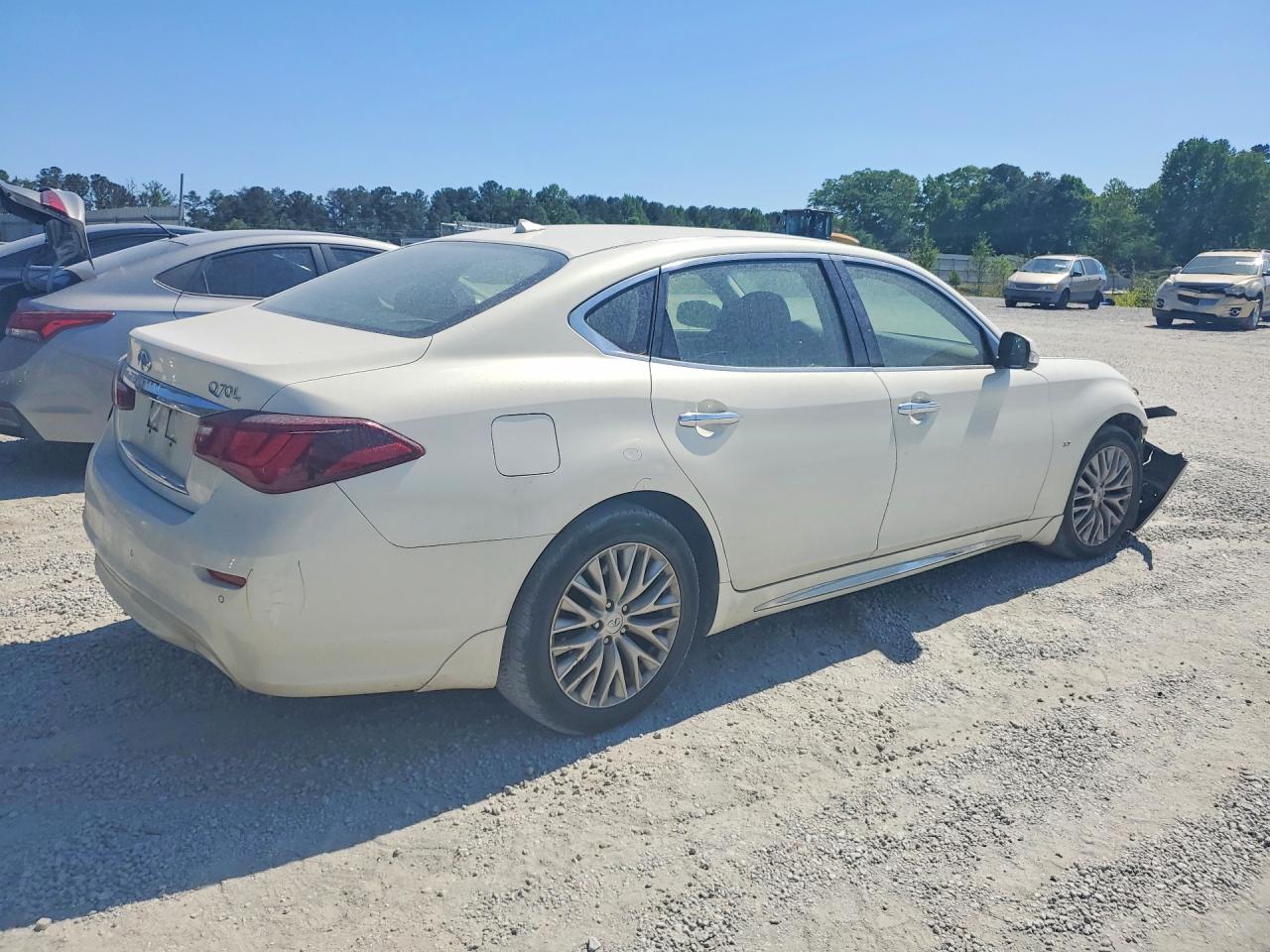 2015 INFINITI Q70L 3.7 photo 5