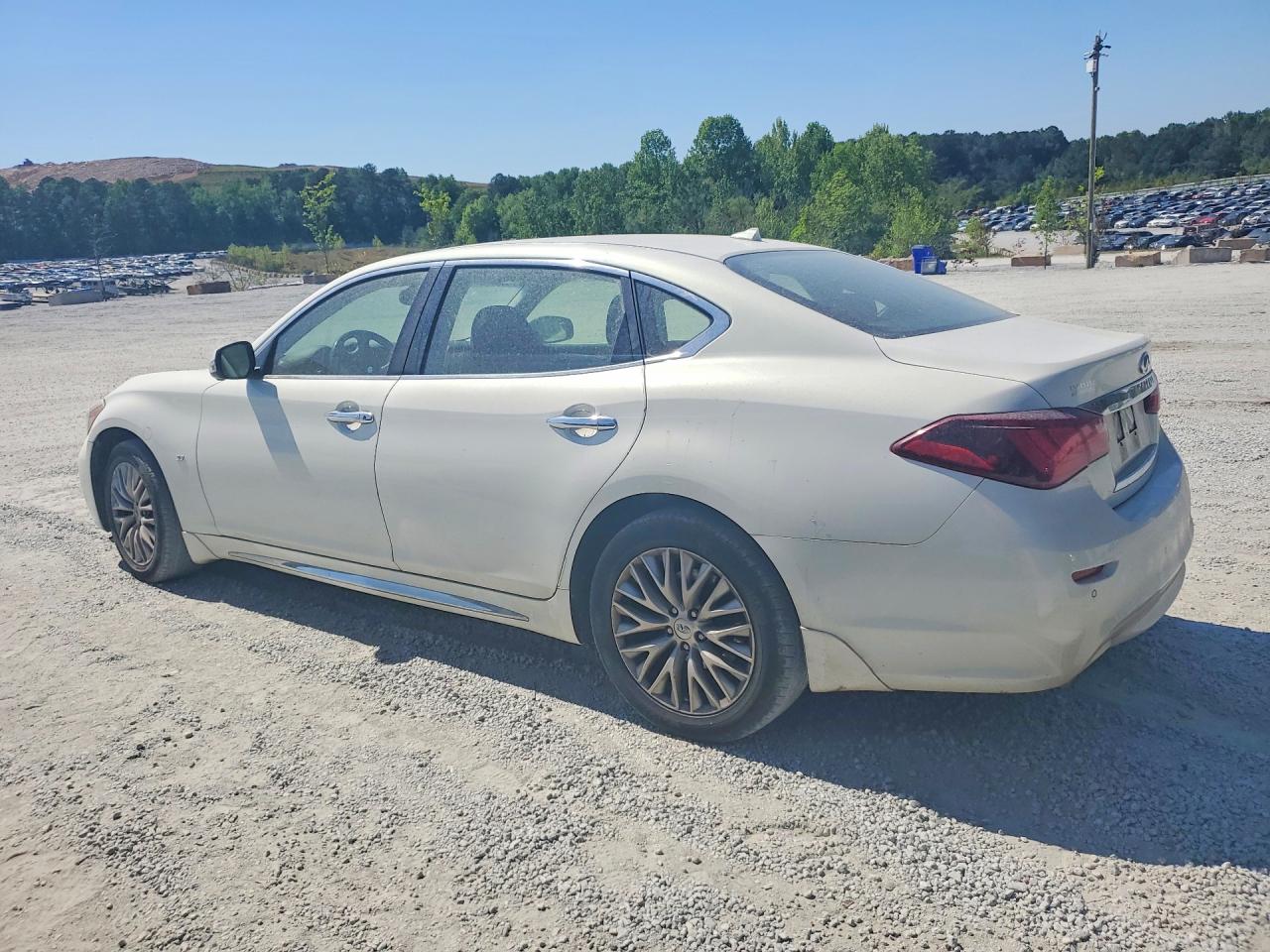 2015 INFINITI Q70L 3.7 photo 3