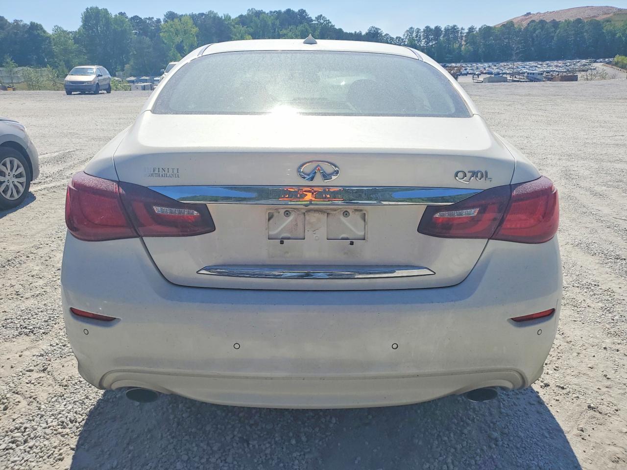 2015 INFINITI Q70L 3.7 photo 11