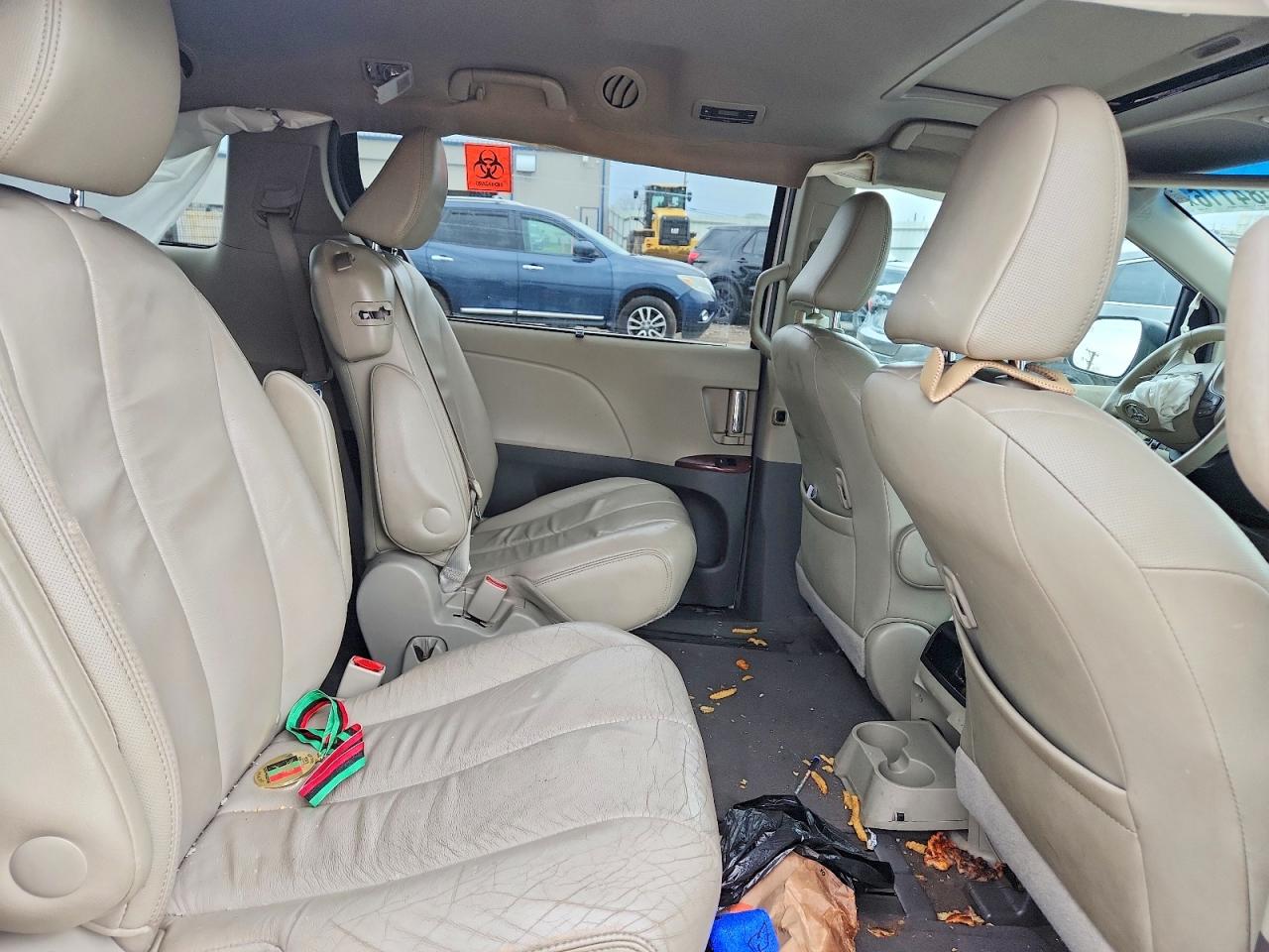 2013 TOYOTA SIENNA XLE 8-PASSENGER photo 31