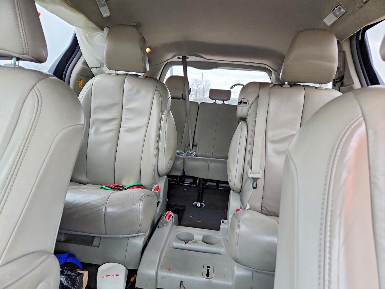 2013 TOYOTA SIENNA XLE 8-PASSENGER photo 28
