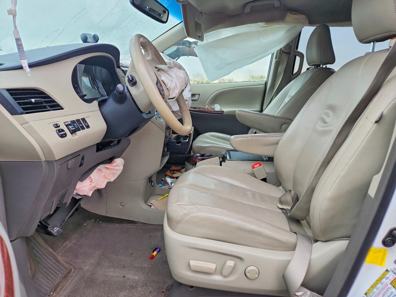 2013 TOYOTA SIENNA XLE 8-PASSENGER photo 19