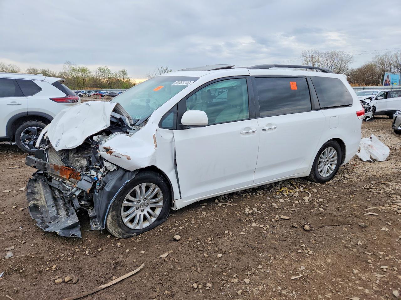 2013 TOYOTA SIENNA