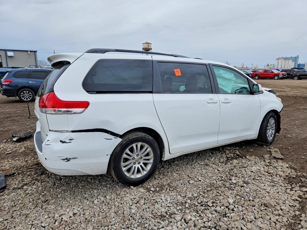 2013 TOYOTA SIENNA XLE 8-PASSENGER photo 7
