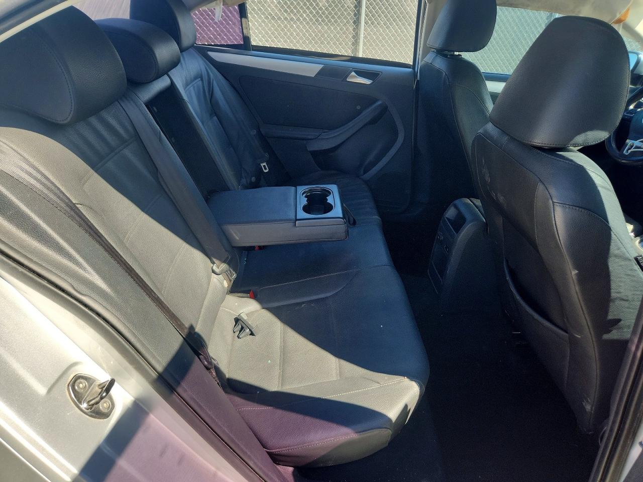 2011 VOLKSWAGEN JETTA photo 19