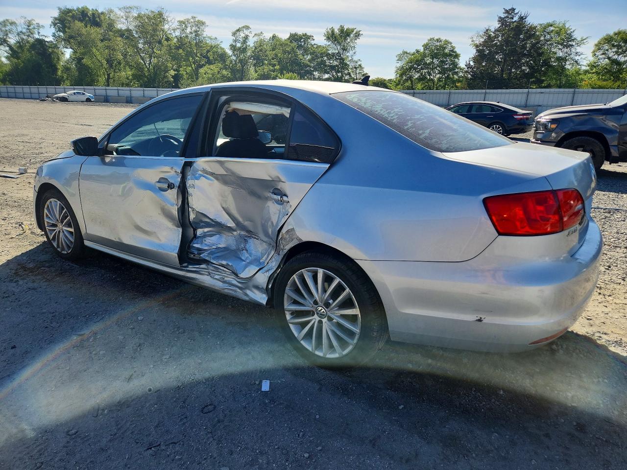 2011 VOLKSWAGEN JETTA photo 3