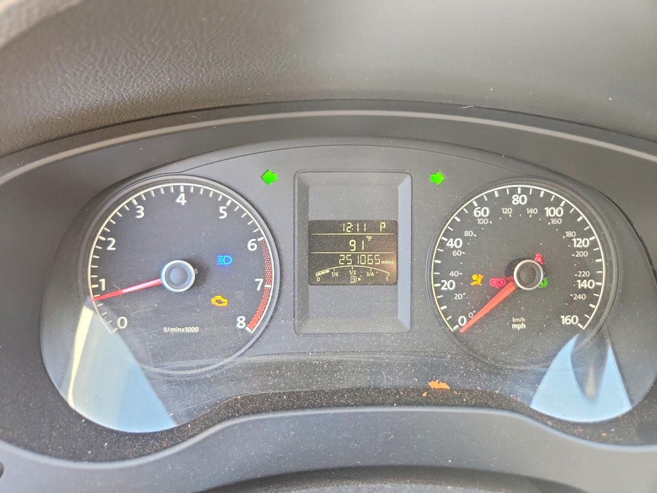 2011 VOLKSWAGEN JETTA photo 17