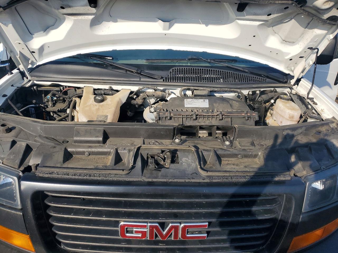 2023 GMC SAVANA G2500 photo 31