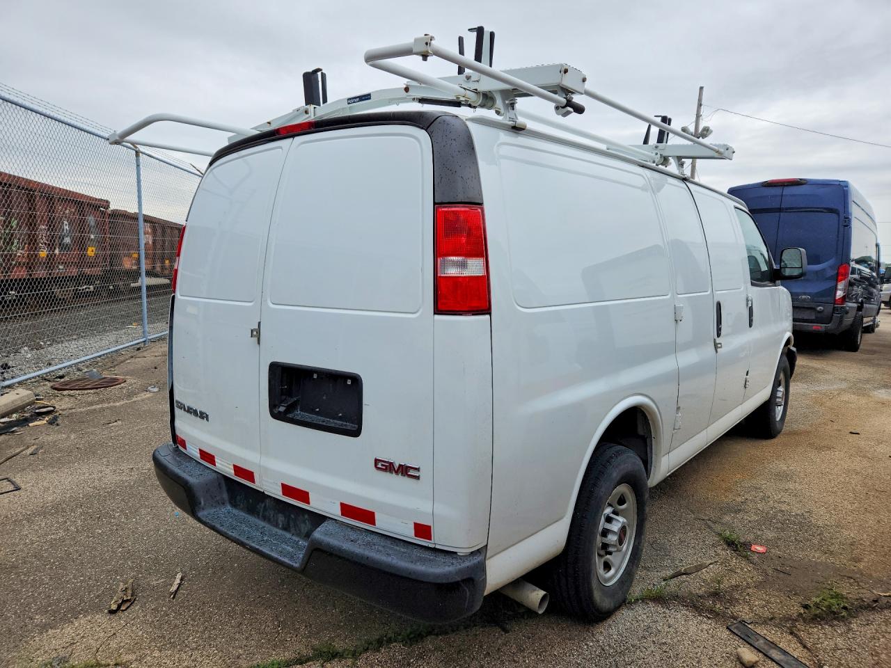 2023 GMC SAVANA G2500 photo 7