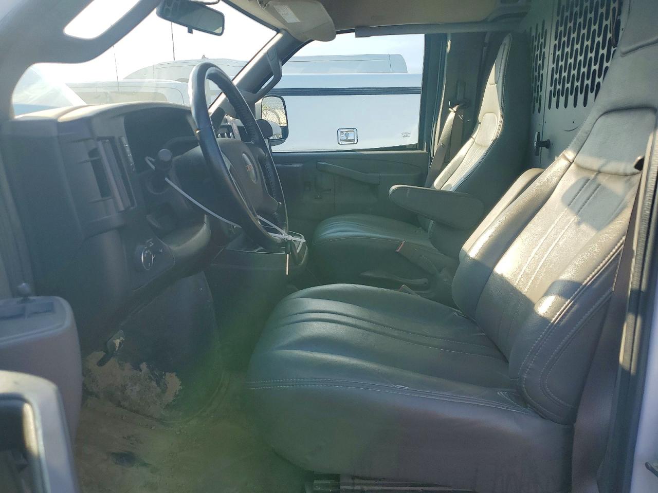 2023 GMC SAVANA G2500 photo 19