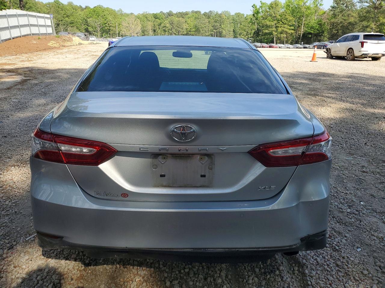 2018 TOYOTA CAMRY XLE photo 11