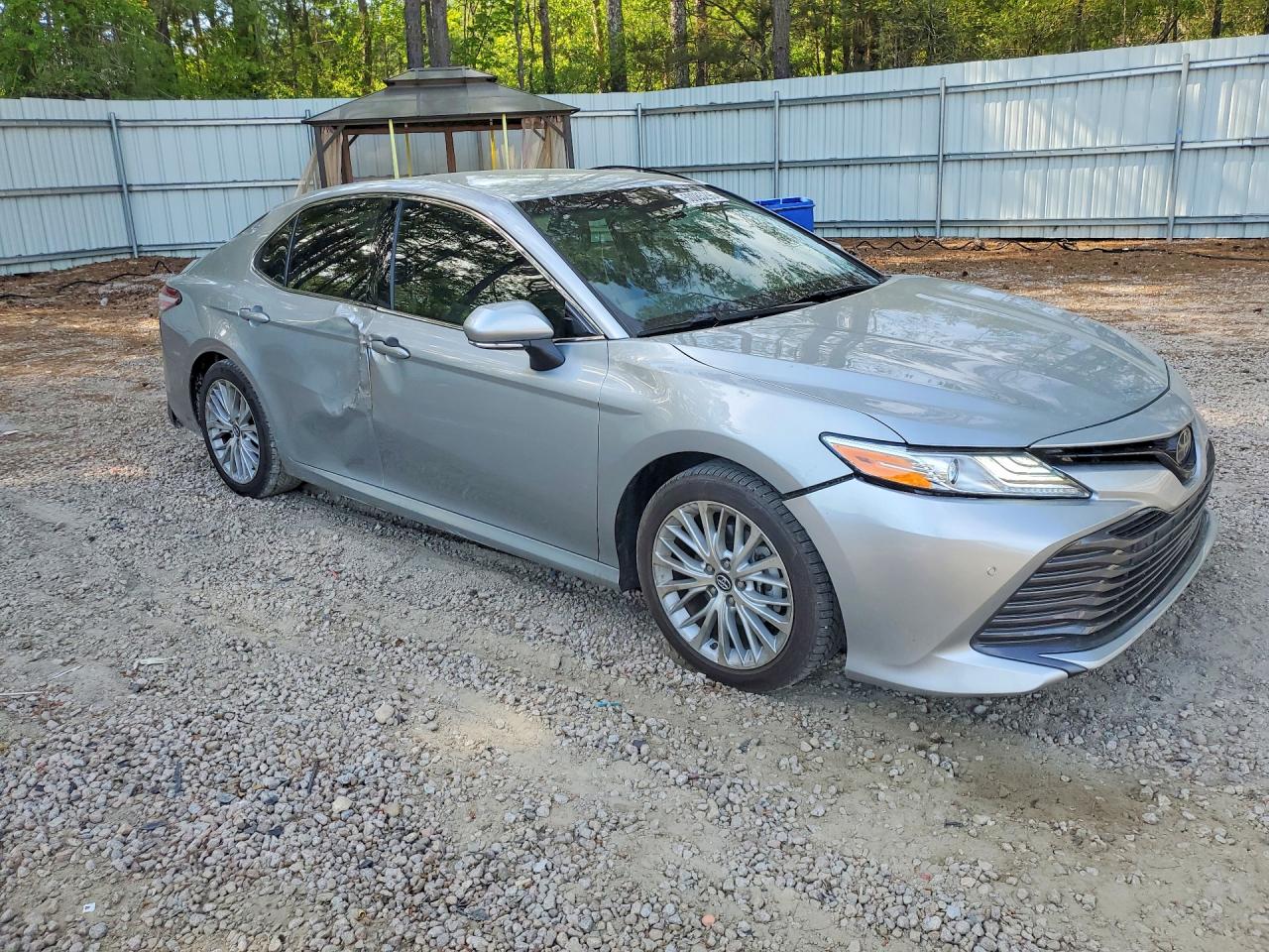 2018 TOYOTA CAMRY XLE photo 7