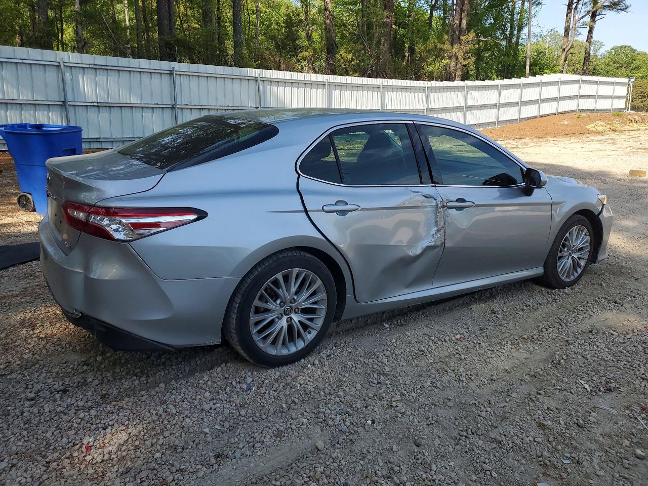 2018 TOYOTA CAMRY XLE photo 5
