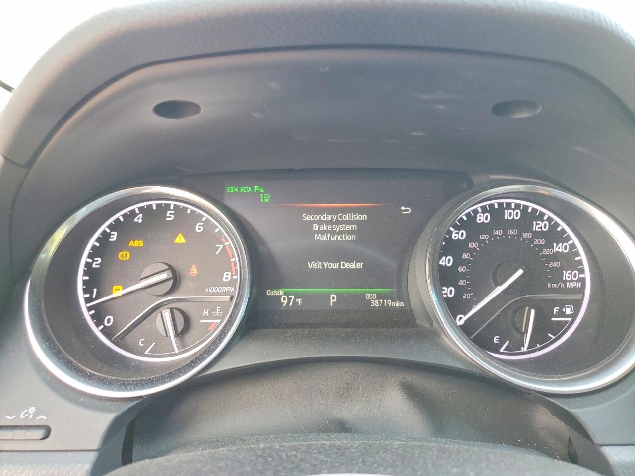 2018 TOYOTA CAMRY XLE photo 17