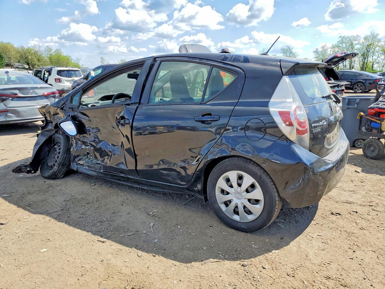 2013 TOYOTA PRIUS C ONE photo 3