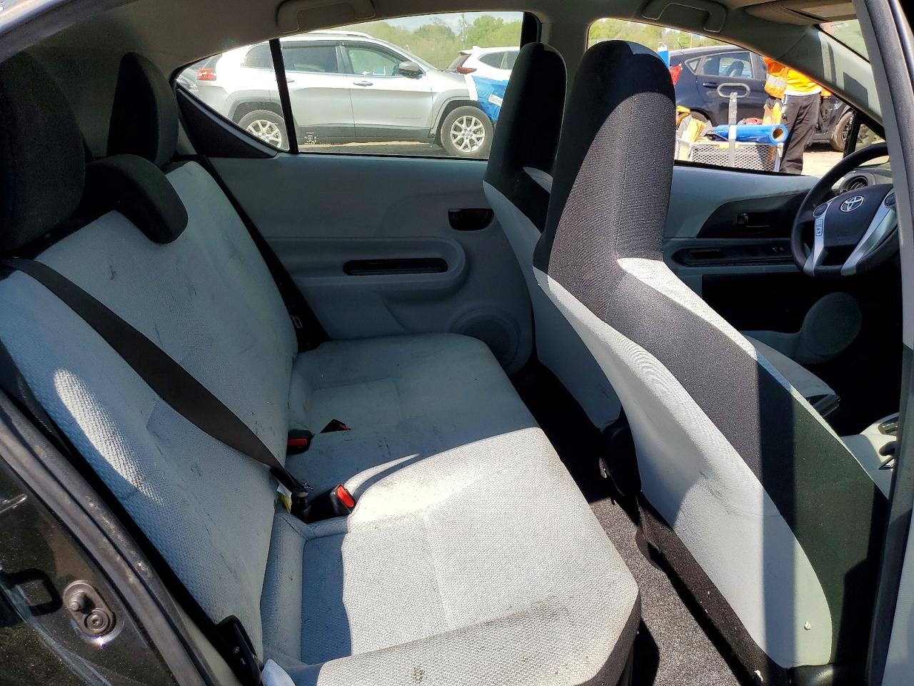 2013 TOYOTA PRIUS C ONE photo 19