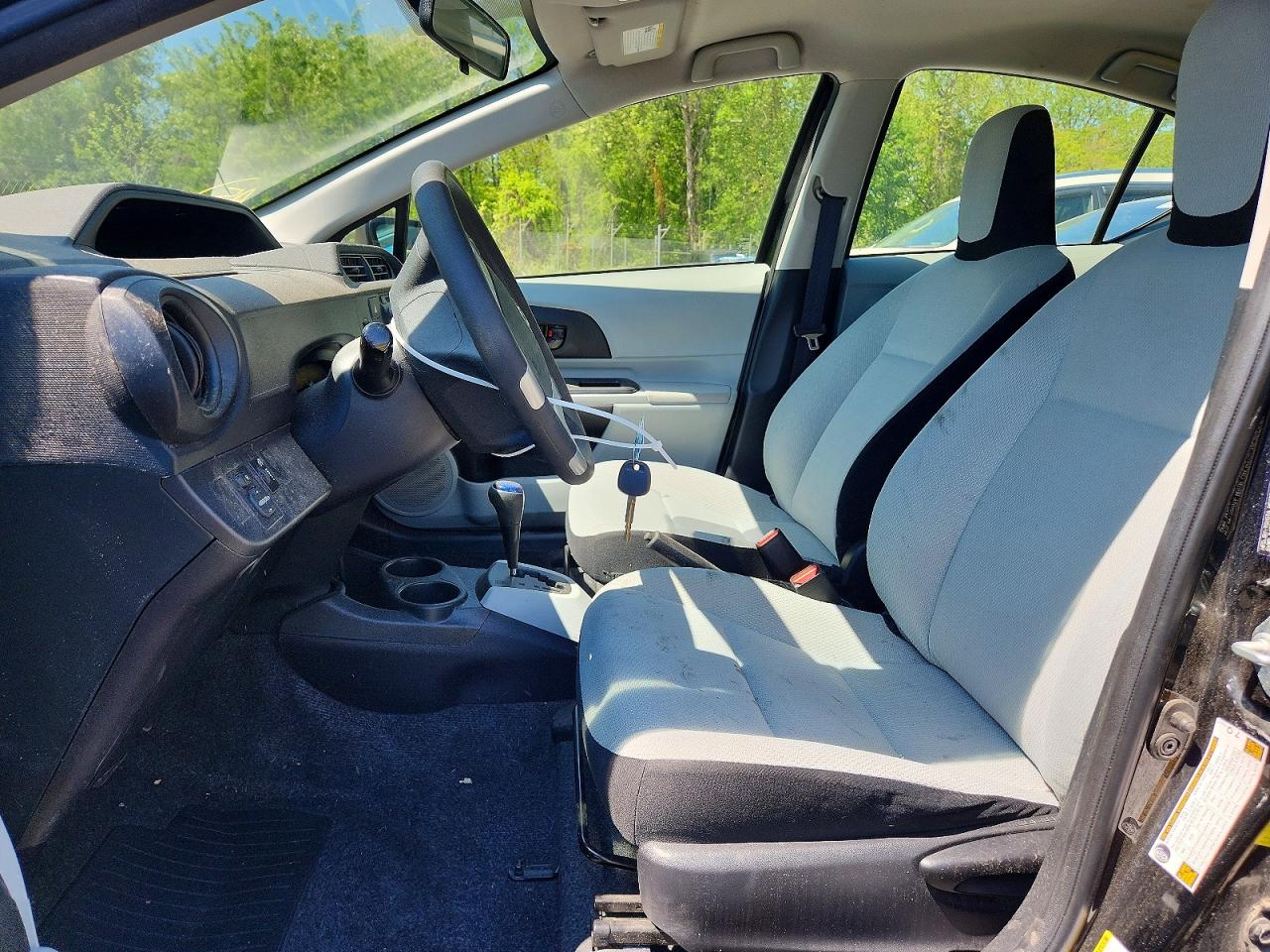 2013 TOYOTA PRIUS C ONE photo 13