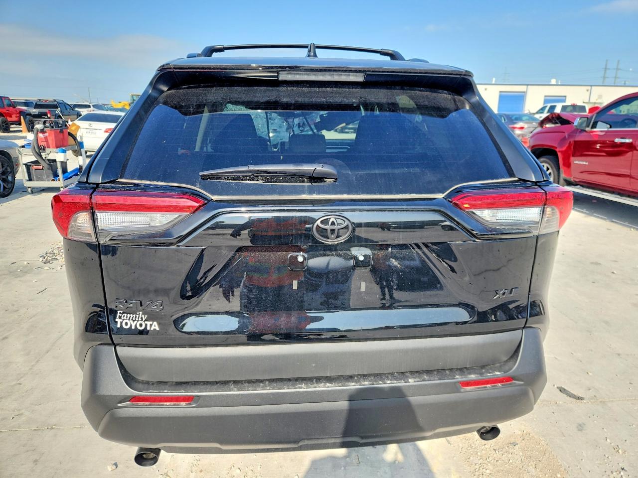 2025 TOYOTA RAV4 XLE PREMIUM photo 16