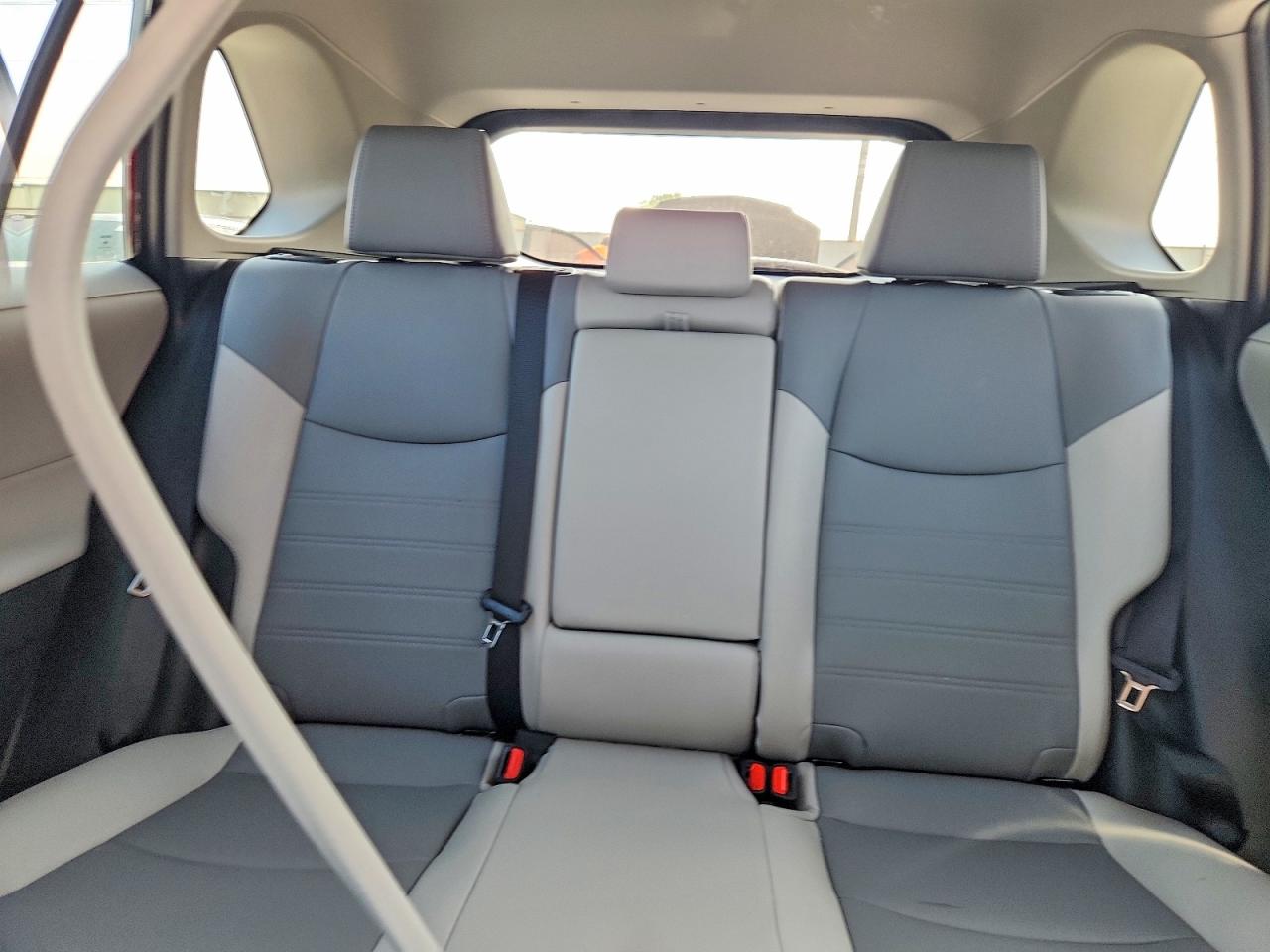 2025 TOYOTA RAV4 XLE PREMIUM photo 28