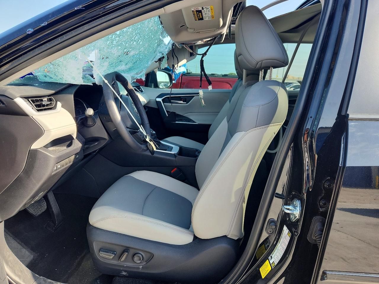 2025 TOYOTA RAV4 XLE PREMIUM photo 19