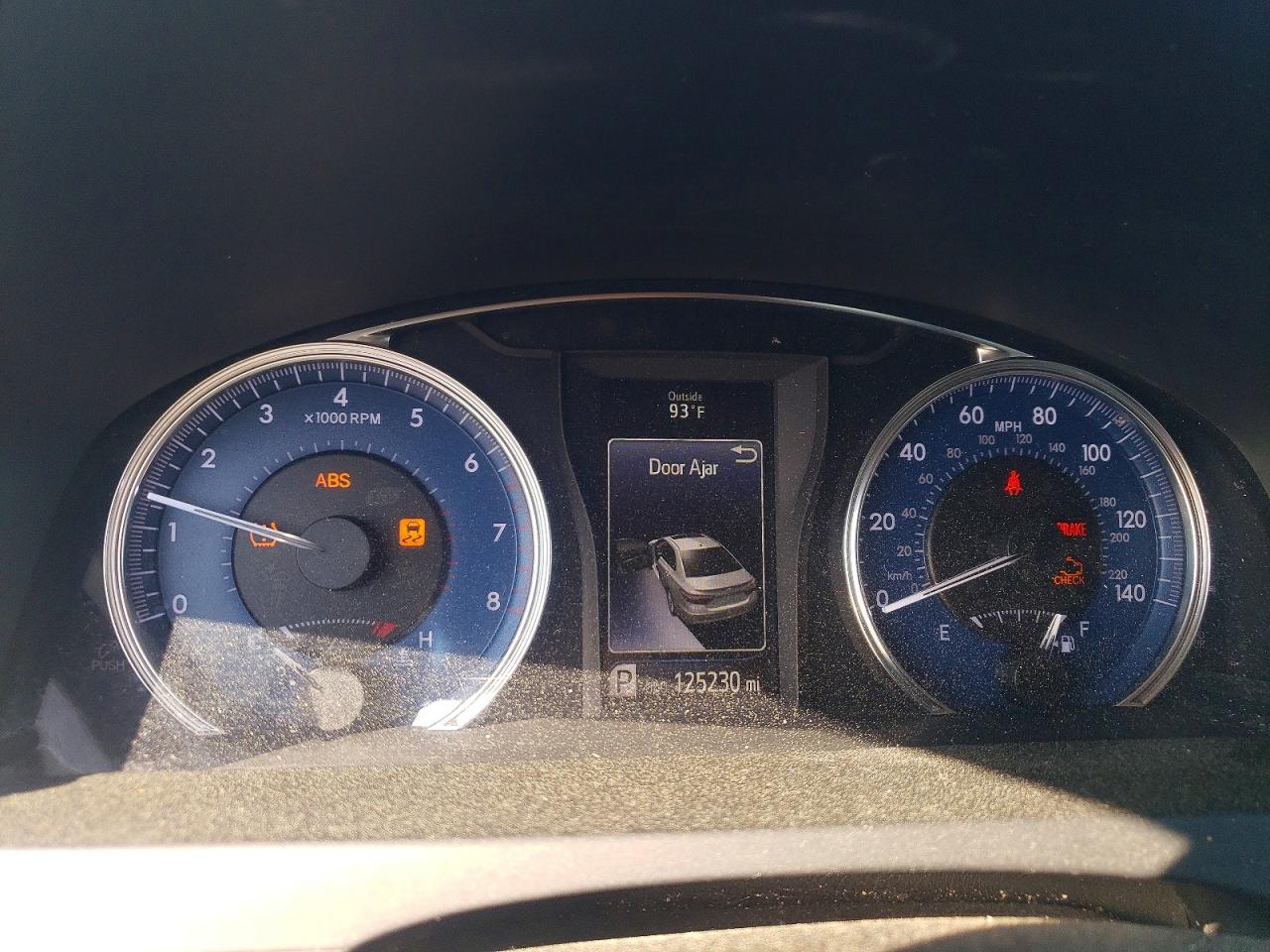 2016 TOYOTA CAMRY LE photo 25