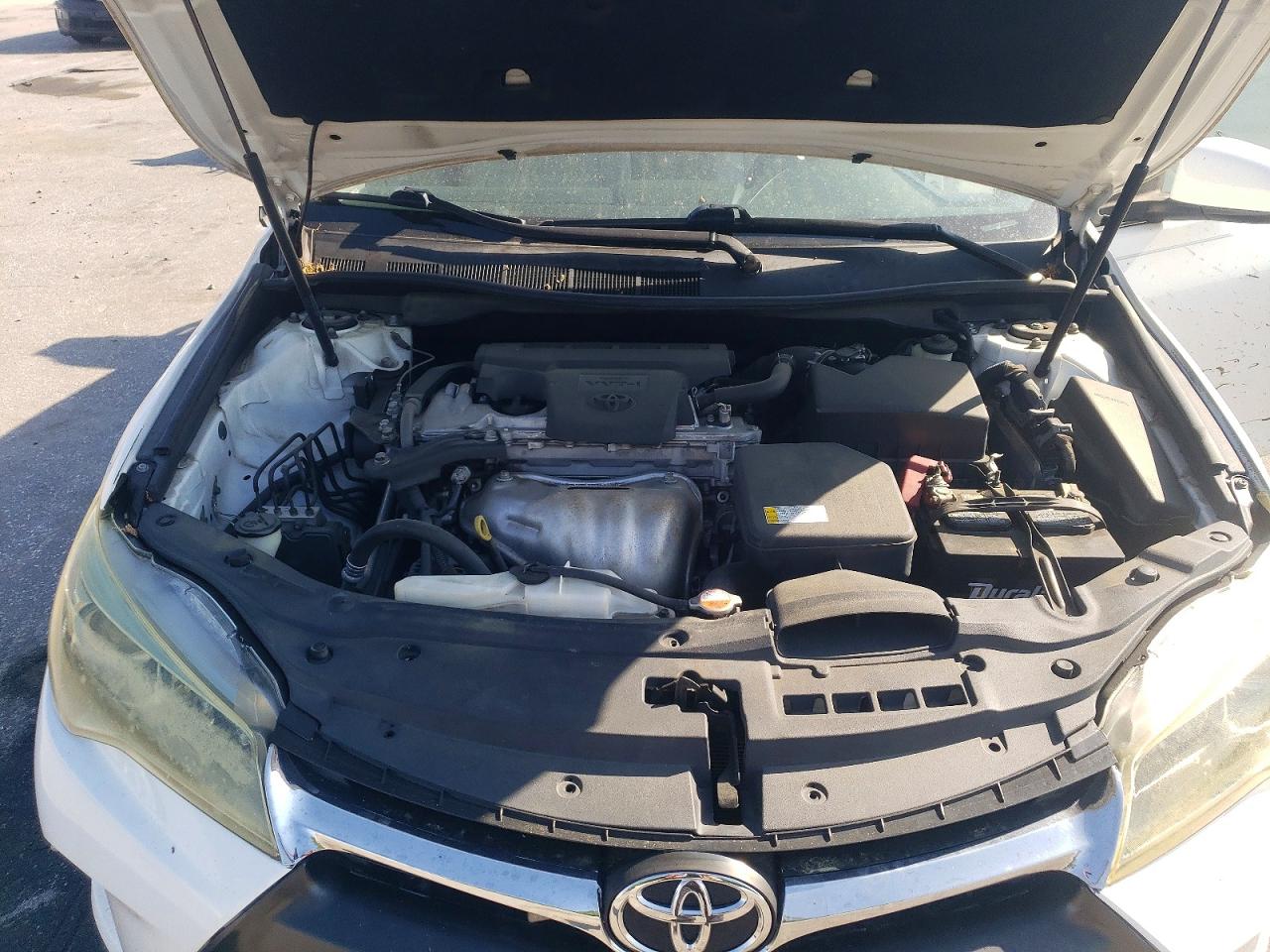 2016 TOYOTA CAMRY LE photo 31