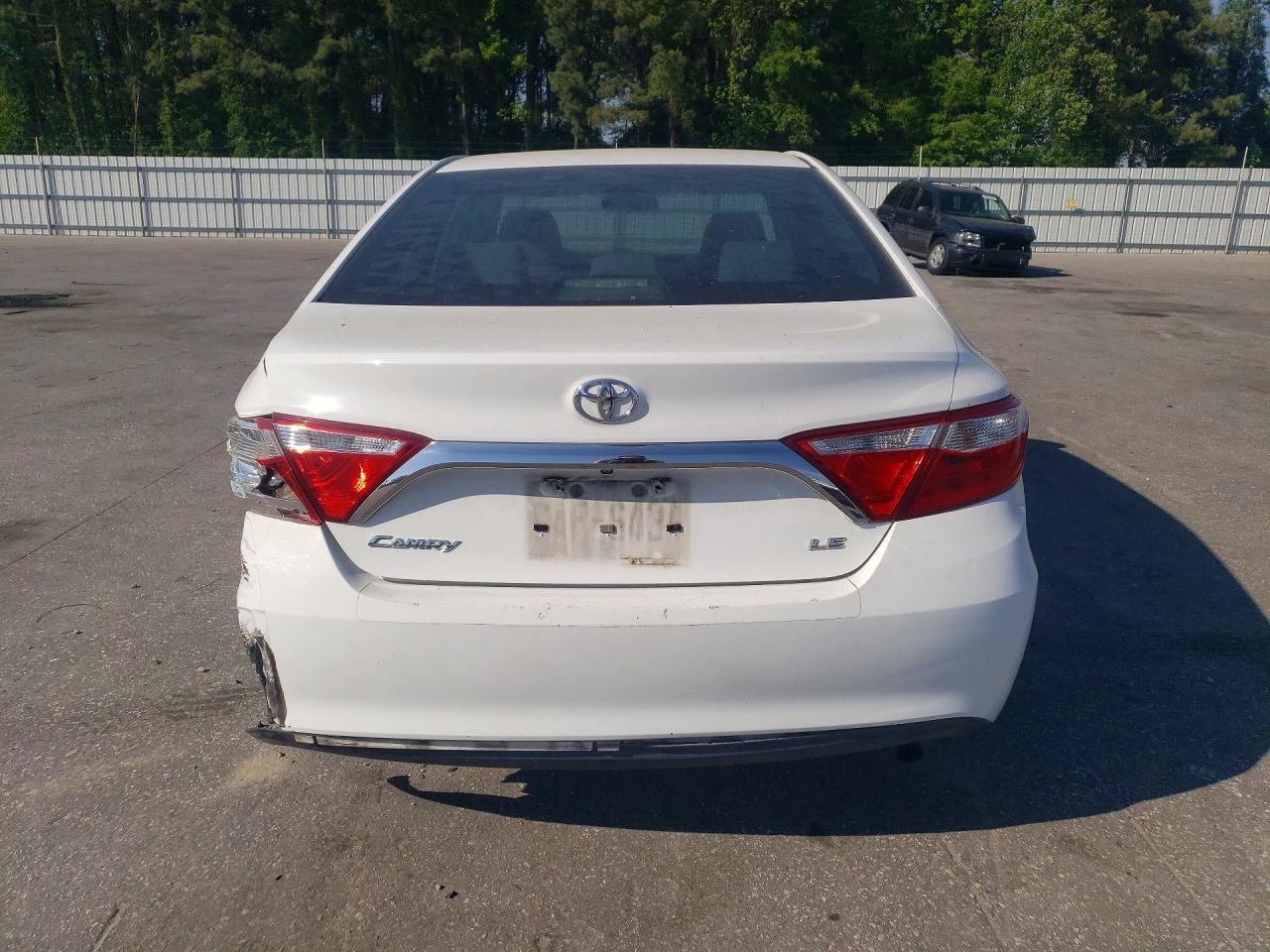 2016 TOYOTA CAMRY LE photo 16