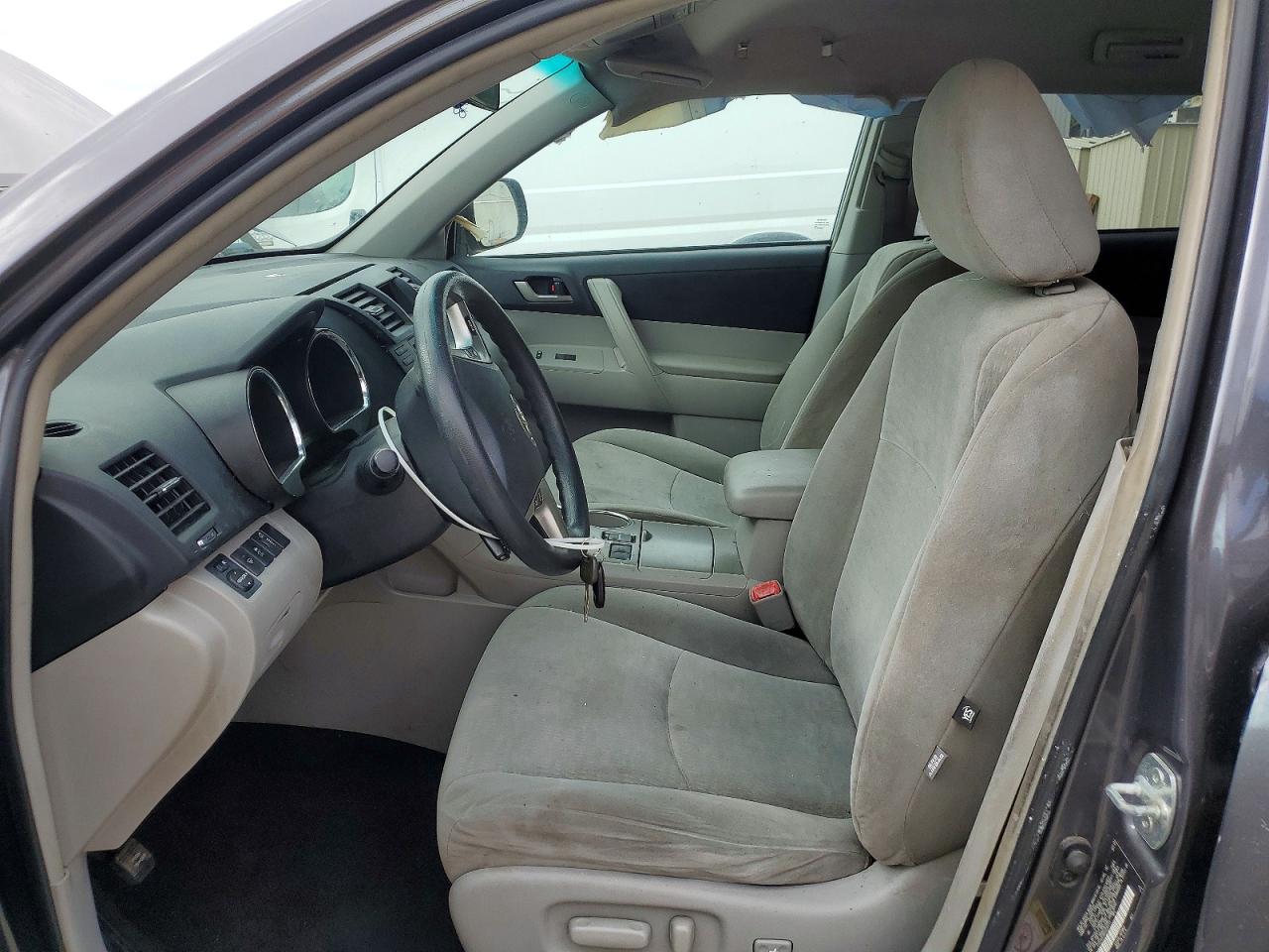 2012 TOYOTA HIGHLANDER BASE photo 13