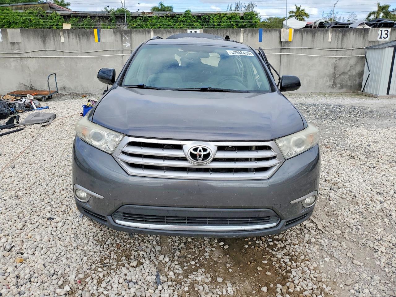 2012 TOYOTA HIGHLANDER BASE photo 9