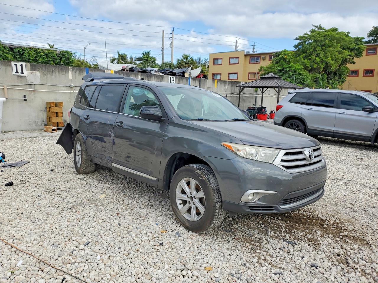 2012 TOYOTA HIGHLANDER BASE photo 7