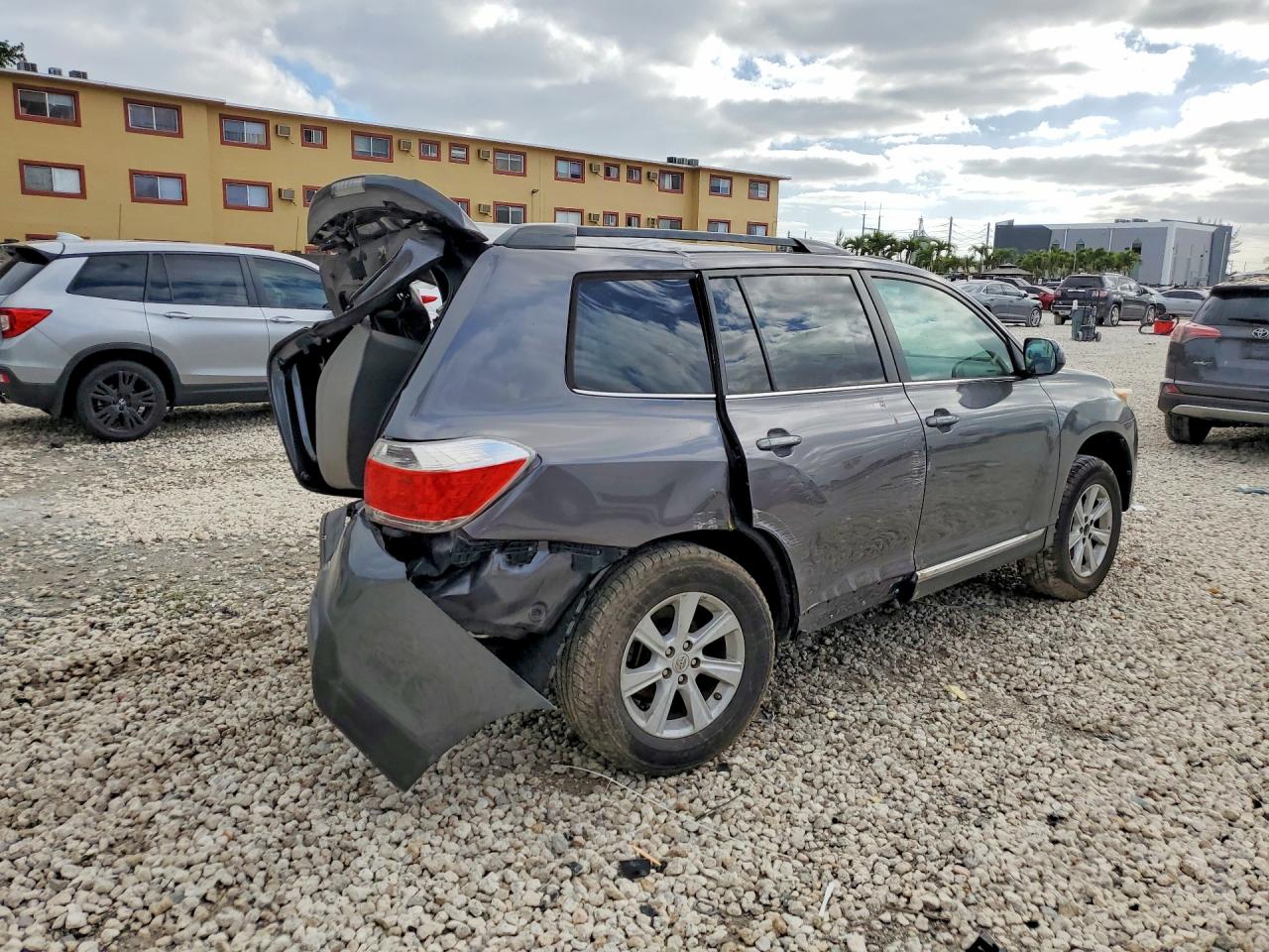 2012 TOYOTA HIGHLANDER BASE photo 5