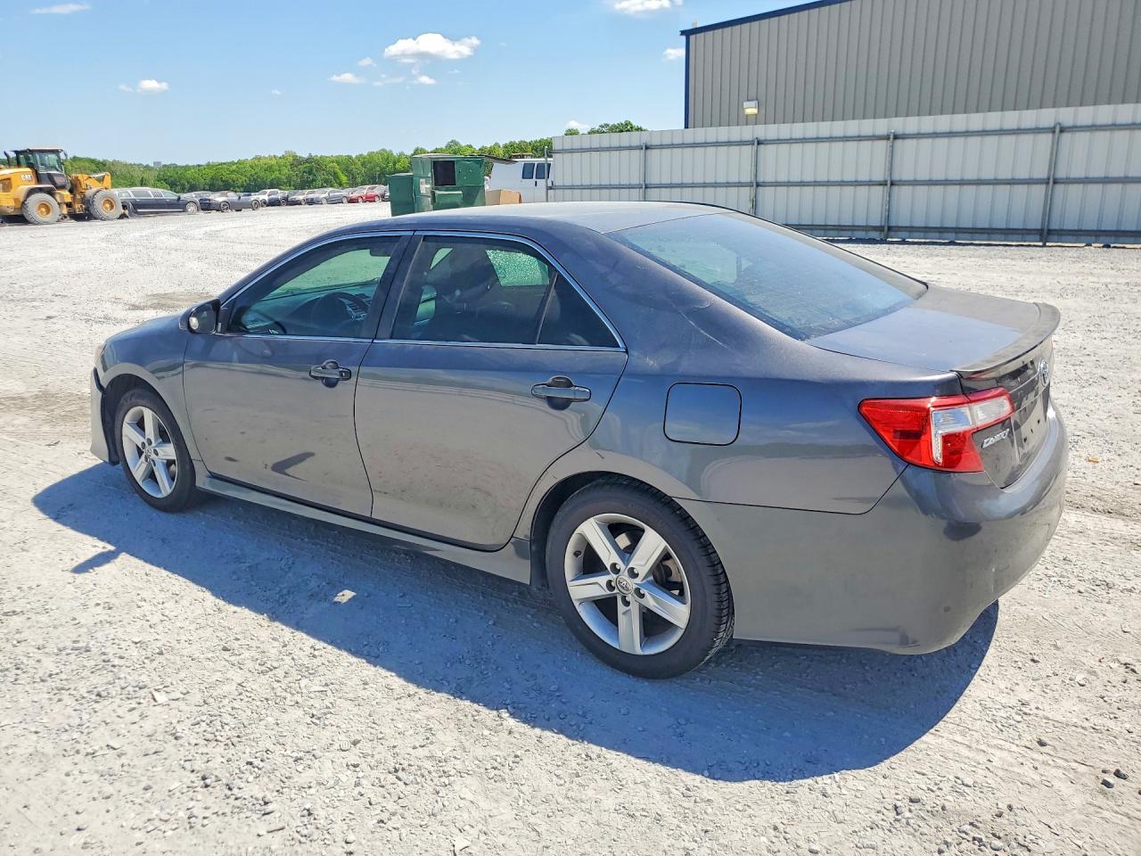 2014 TOYOTA CAMRY SE photo 3