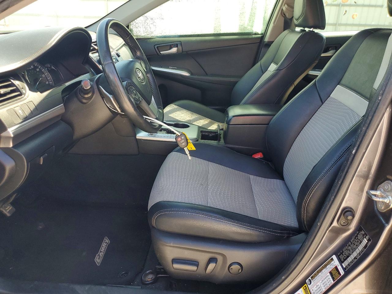 2014 TOYOTA CAMRY SE photo 13
