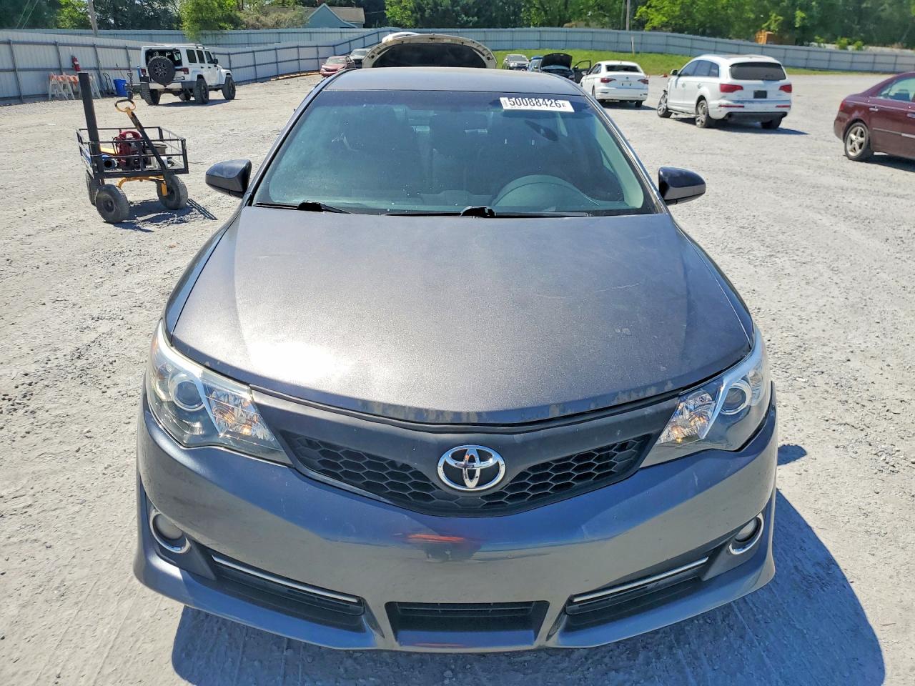 2014 TOYOTA CAMRY SE photo 9
